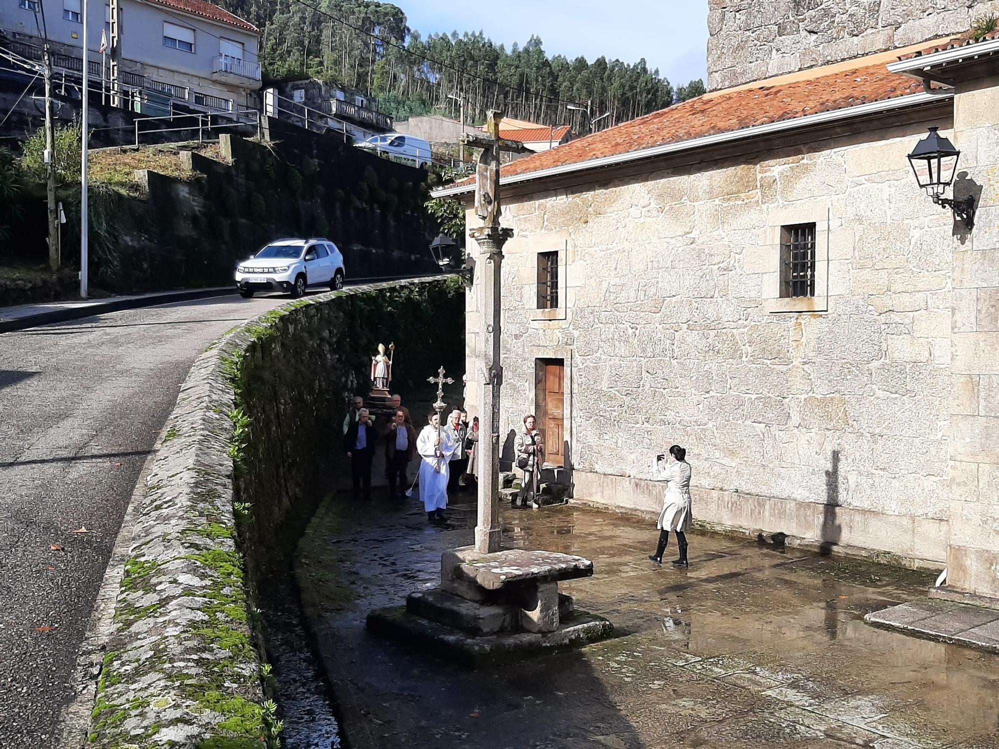 Las procesiones por el San Martiño de Moaña y Bueu aprovechan la tregua de la lluvia