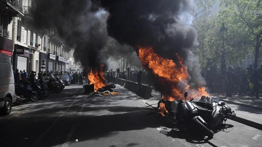 Violentos choques entre la policía y los &#039;chalecos amarillos&#039; en París