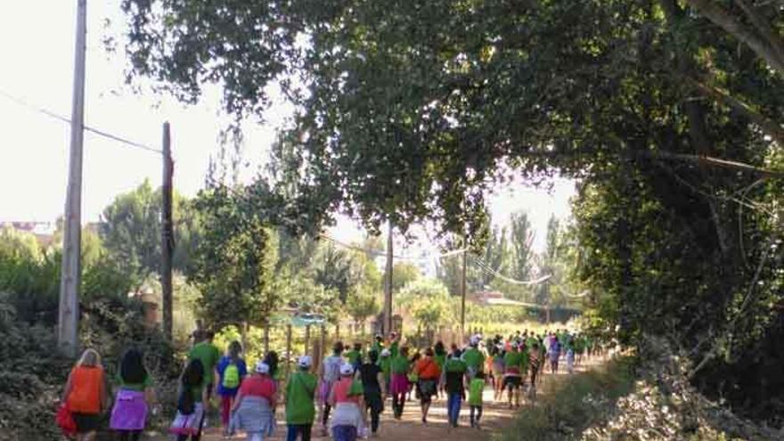 Un momento de la marcha por las huertas.