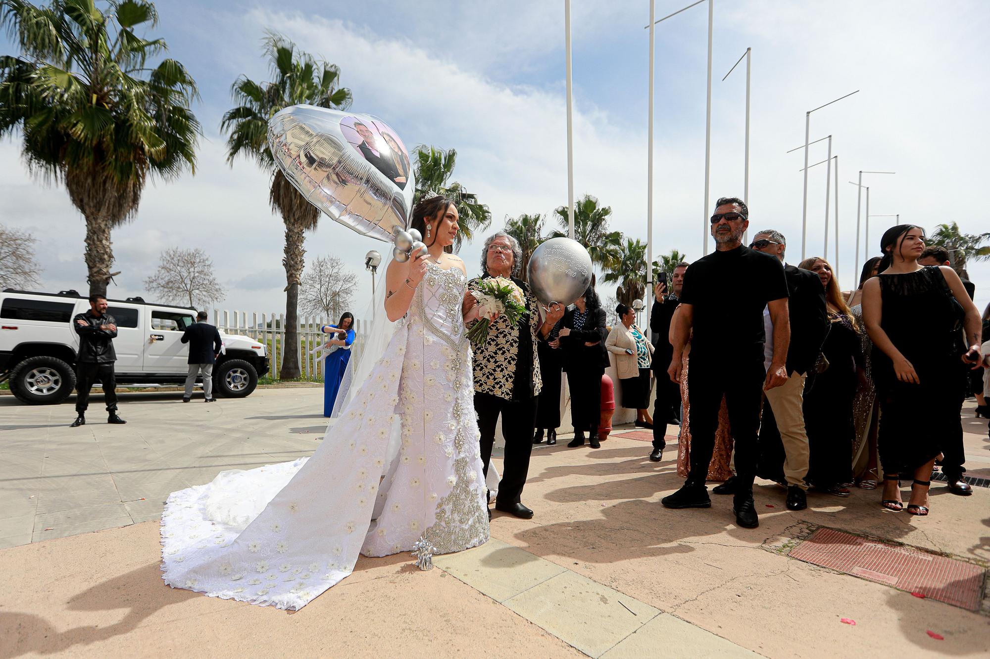 FOTOS | Las imágenes de la gran boda gitana de Lucía y Daniel en Ibiza