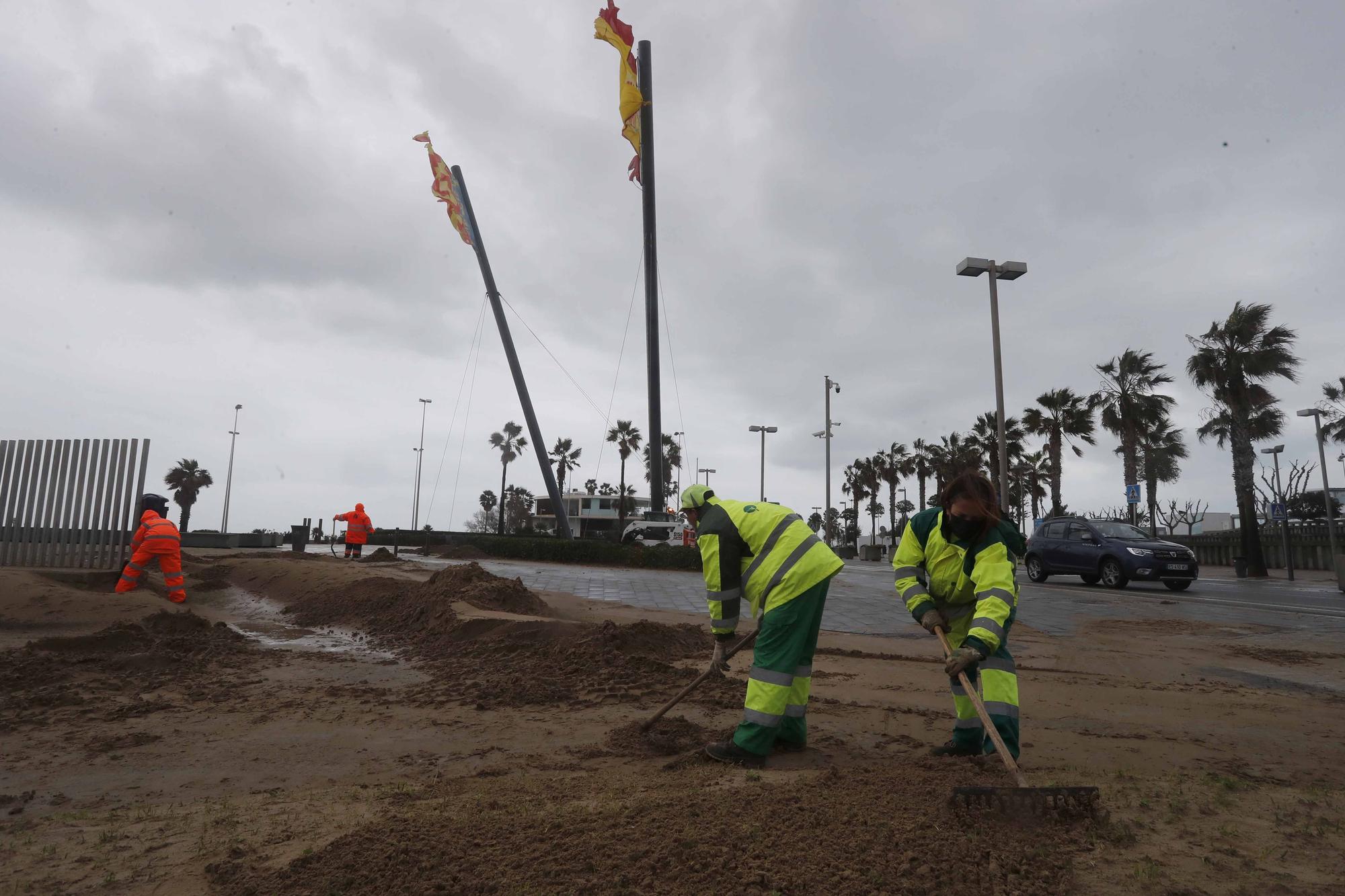 Así ha quedado La Malvarrosa por el fuerte temporal