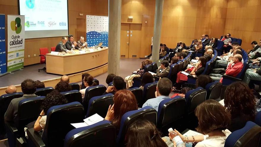 Asistentes a la jornada organizada ayer por la FADE y el Club Asturiano de Calidad.