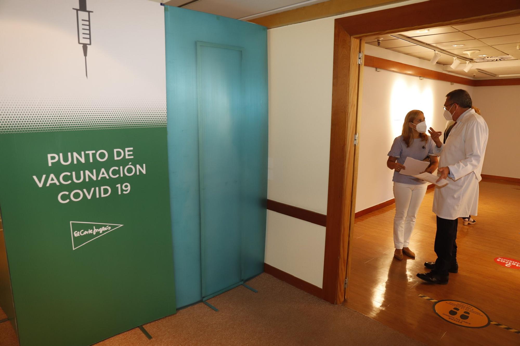 Vacunación contra el covid a la plantilla de El Corte Inglés en Málaga