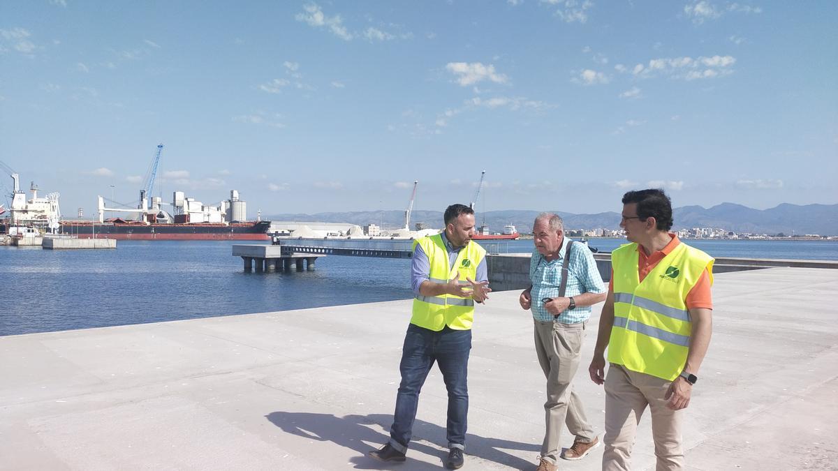 El muelle de graneles de líquidos ha quedado finalizado hace unas escasas semanas.