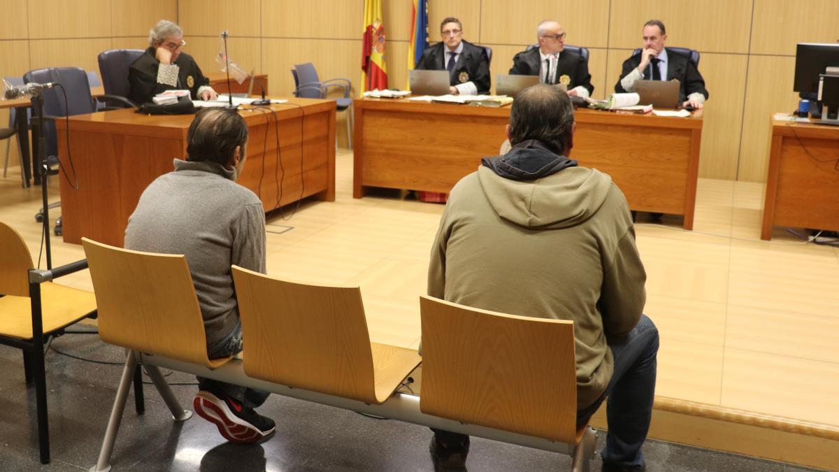 Los acusados de violar por turnos a un vecino con la mentalidad de un niño en Valencia.
