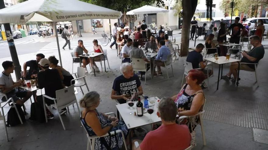 Russafa activa su ZAS: suspensión de nuevas terrazas, limitaciones horarias y discotecas abiertas hasta las 4.30 horas en 18 calles de València