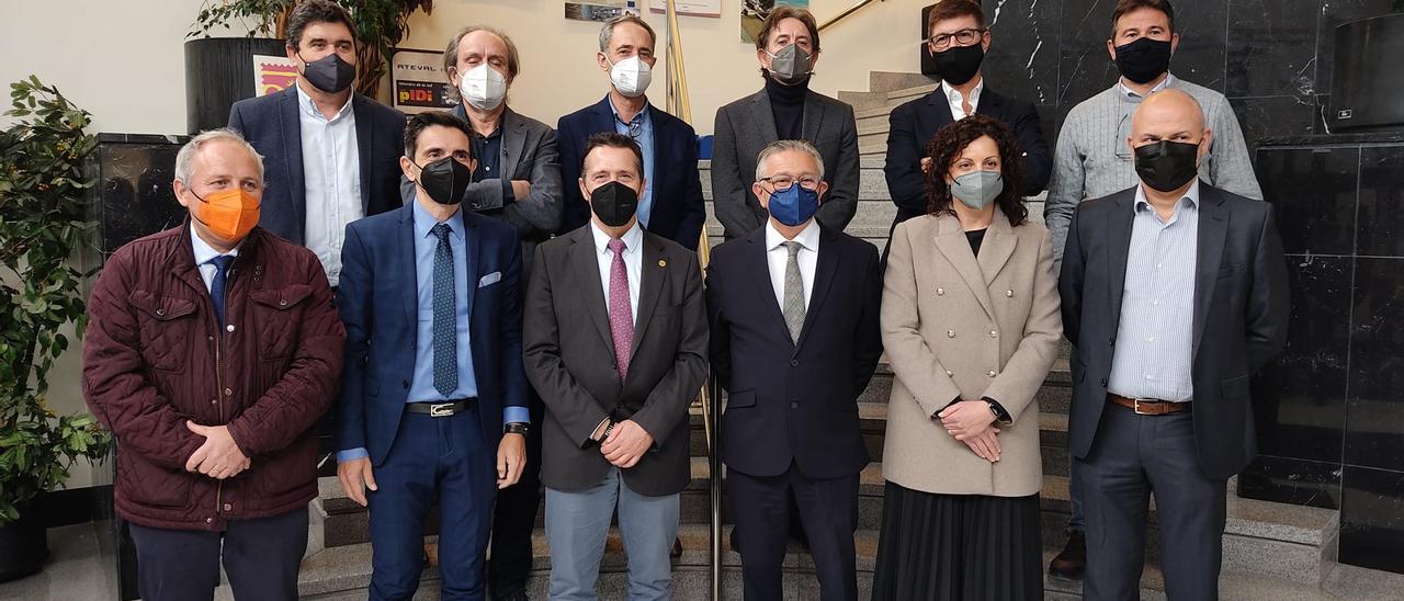 Representantes de la UPV y ATEVAL tras la firma del convenio