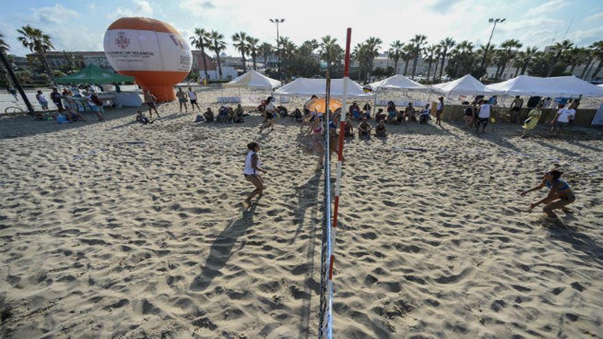 El voleibol playa amateur vuelve a la costa valenciana