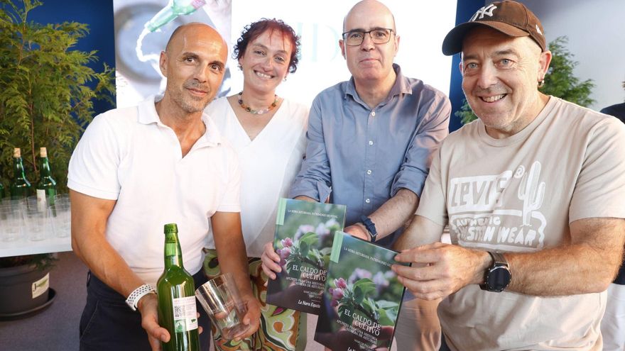La sidra vive su gran año: LA NUEVA ESPAÑA presenta en la Feria su colección de libros sobre la bebida asturiana