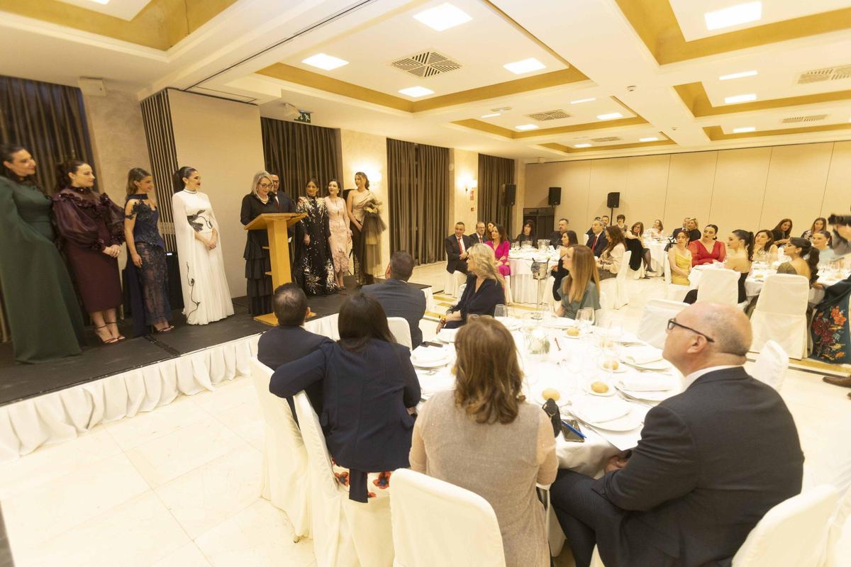 Cena de gala en las convivencias de las candidatas a Bellea del Foc Cena de gala en las convivencias de las candidatas a Bellea del Foc