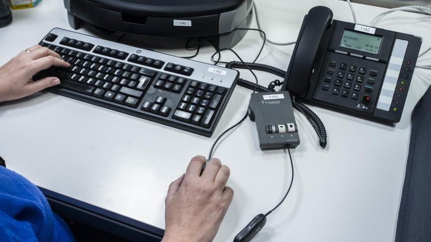 Trabajador en un &#039;call center&#039; de València.