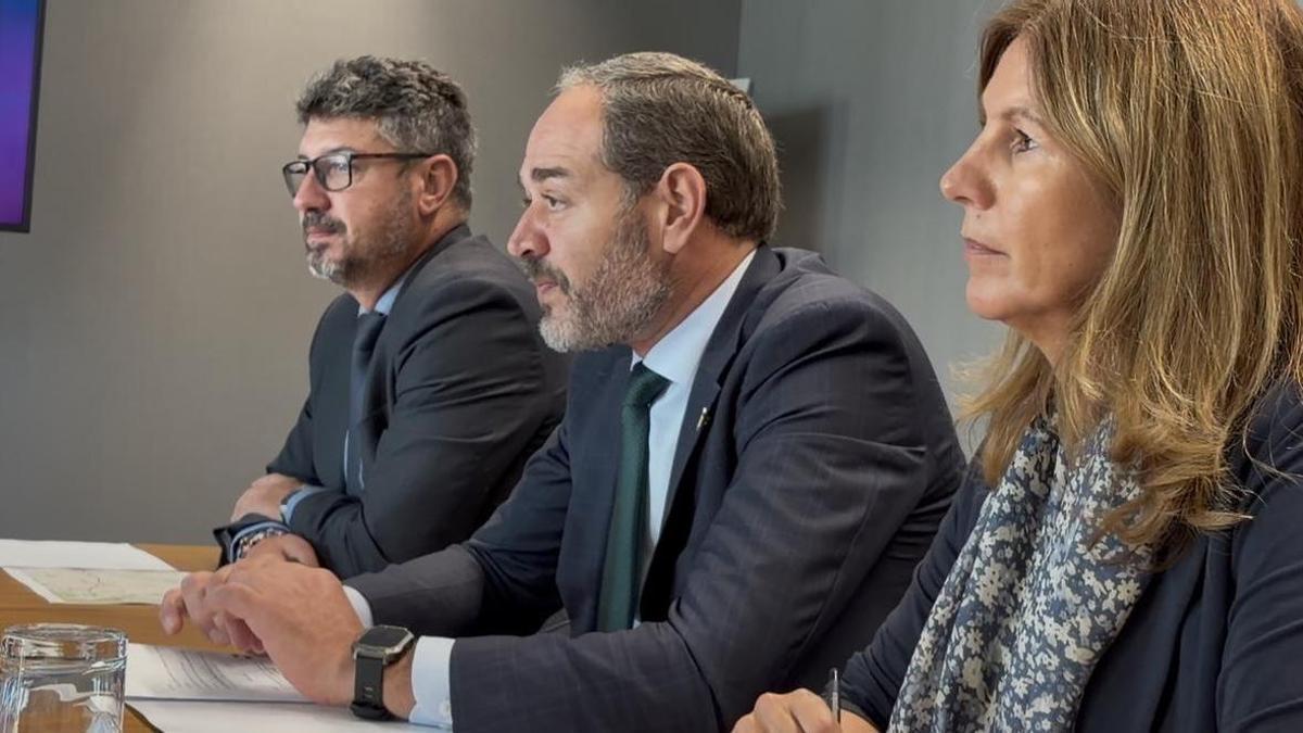 Un instante de la reunión, con Francisco Ramírez y David Herrero.