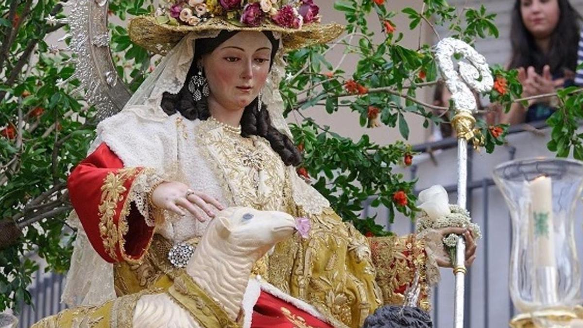 La Divina Pastora presenta el diseño de la corona para la Virgen - La  Opinión de Málaga