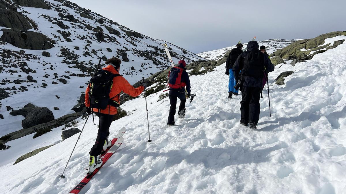 Montañeros en la Sierra de Gredos el pasado 17 de marzo.