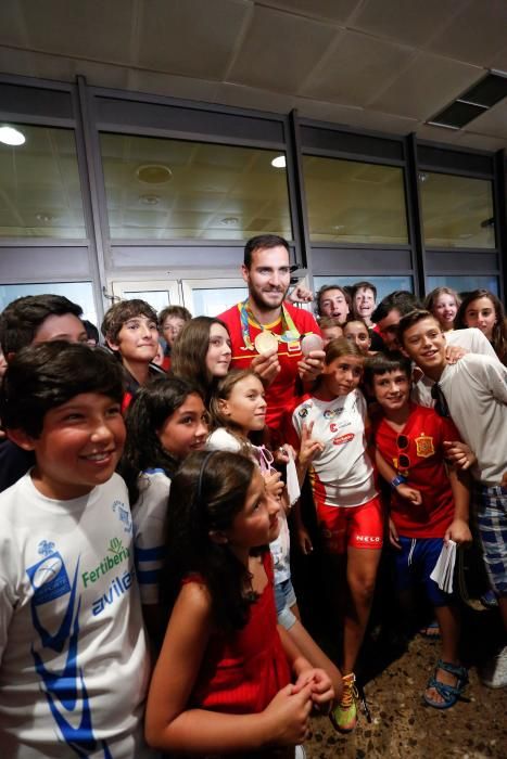 Recepción a Saúl Craviotto y a María López en el Aeropuerto de Asturias