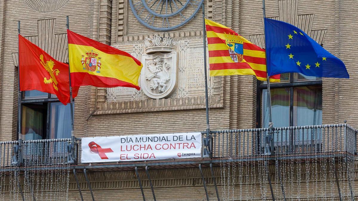 Balcón del Ayuntamiento de Zaragoza este miércoles