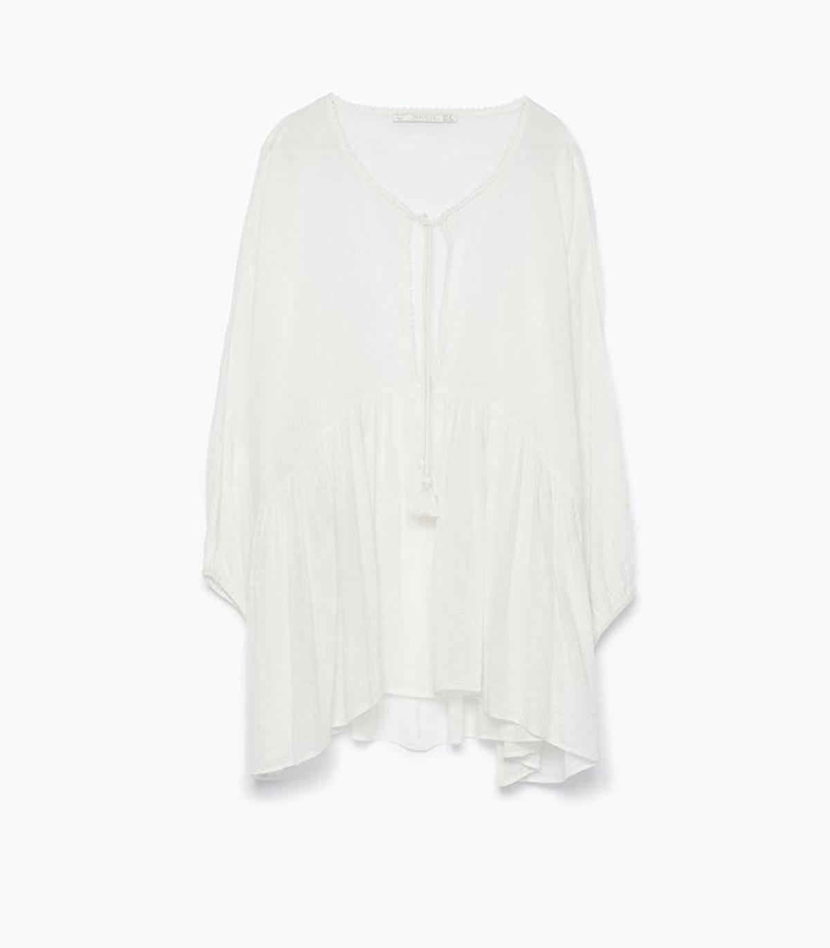 En color blanco y con tejido vaporoso, de Zara (25.95€)