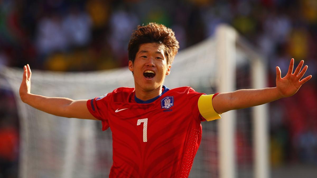 El ex del Manchester United, Park Ji Sung, exige que dejen de cantarle a los coreanos que &quot;comen perros&quot;
