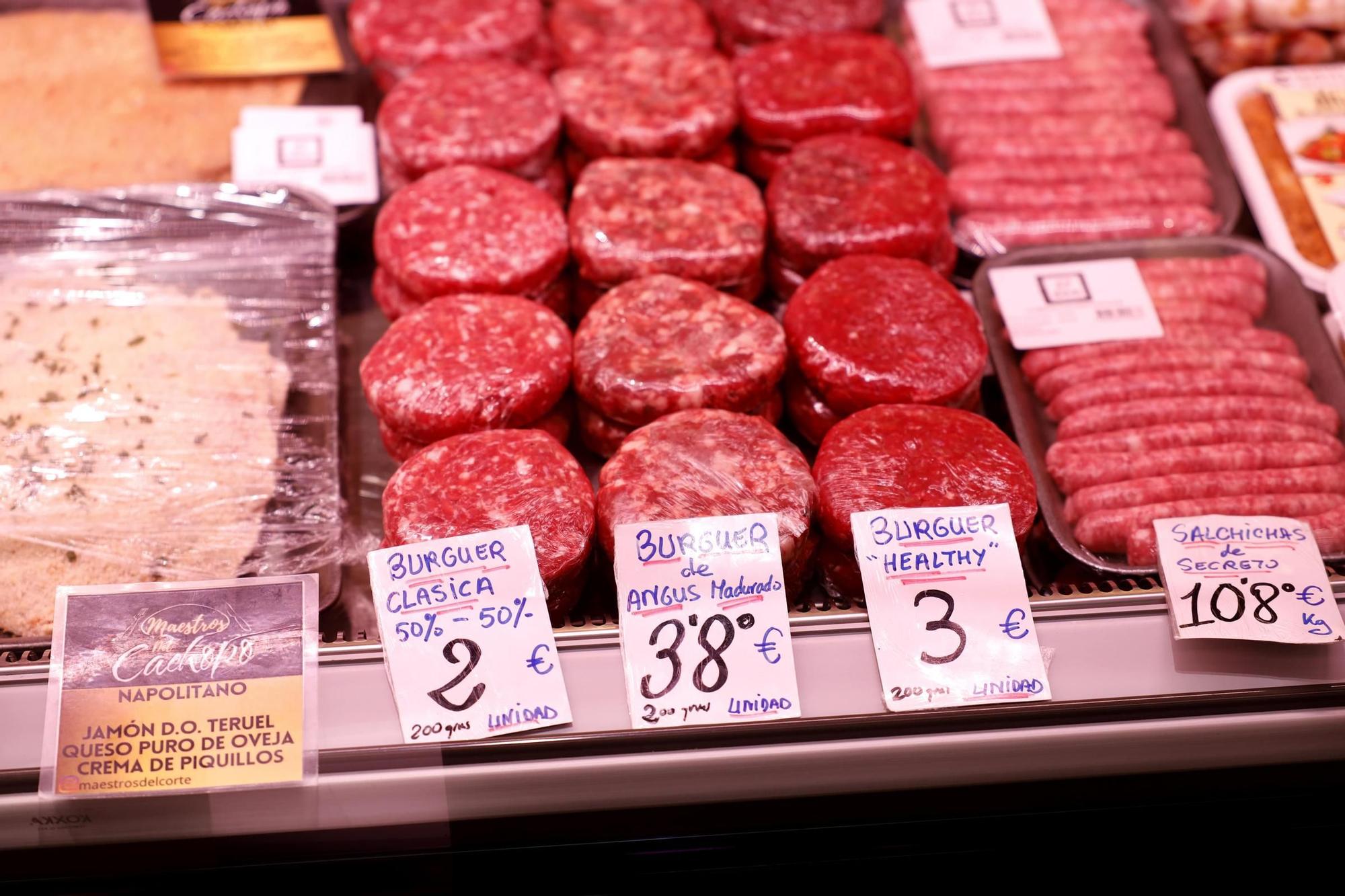 Las compras para Navidad se adelantan en el Mercado Central de Zaragoza