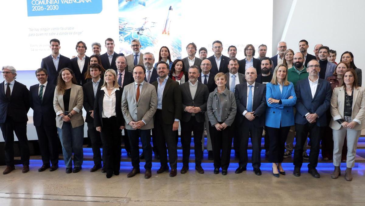 Los participantes en la presentación del plan estratégico del sector aeroespacial.