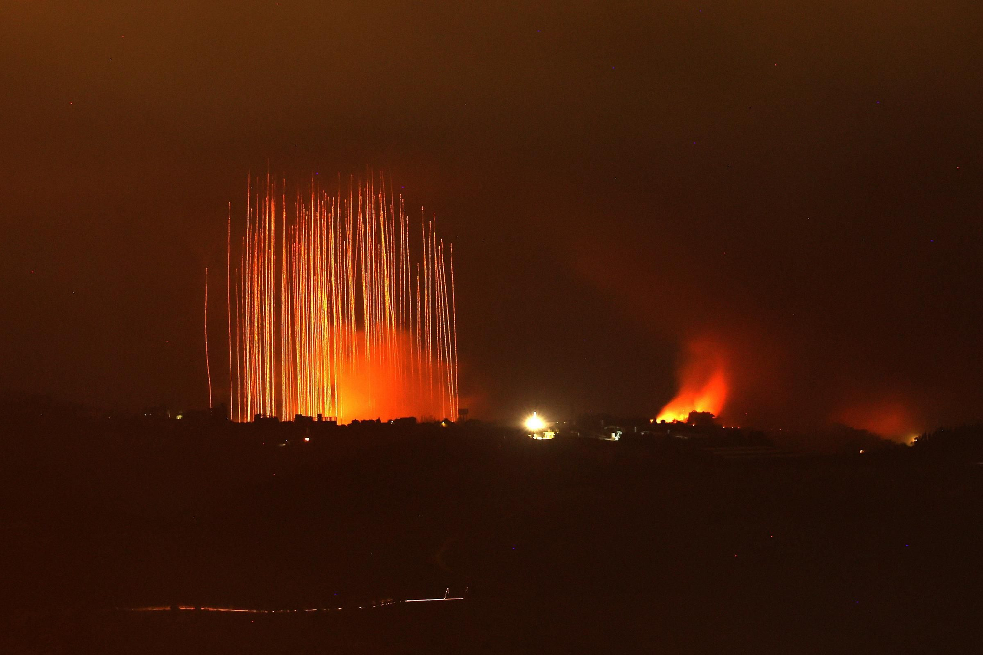 Ejército israelí pide evacuación de barrios del Dahye mientras ataca el sur del Líbano