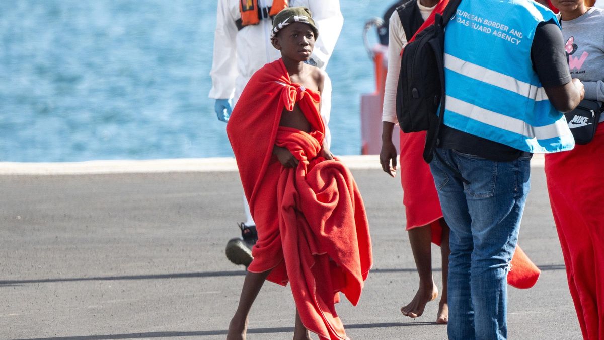 Canarias, Ceuta y Melilla pueden pedir ya que se derive a los menores migrantes