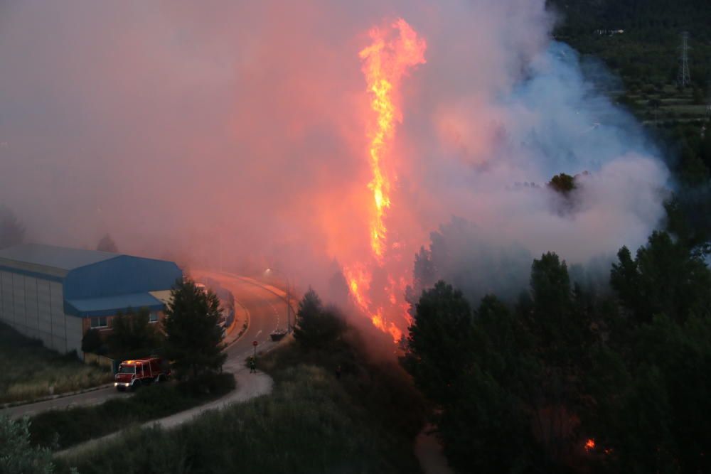 Incendio junto a un polígono en Alcoy