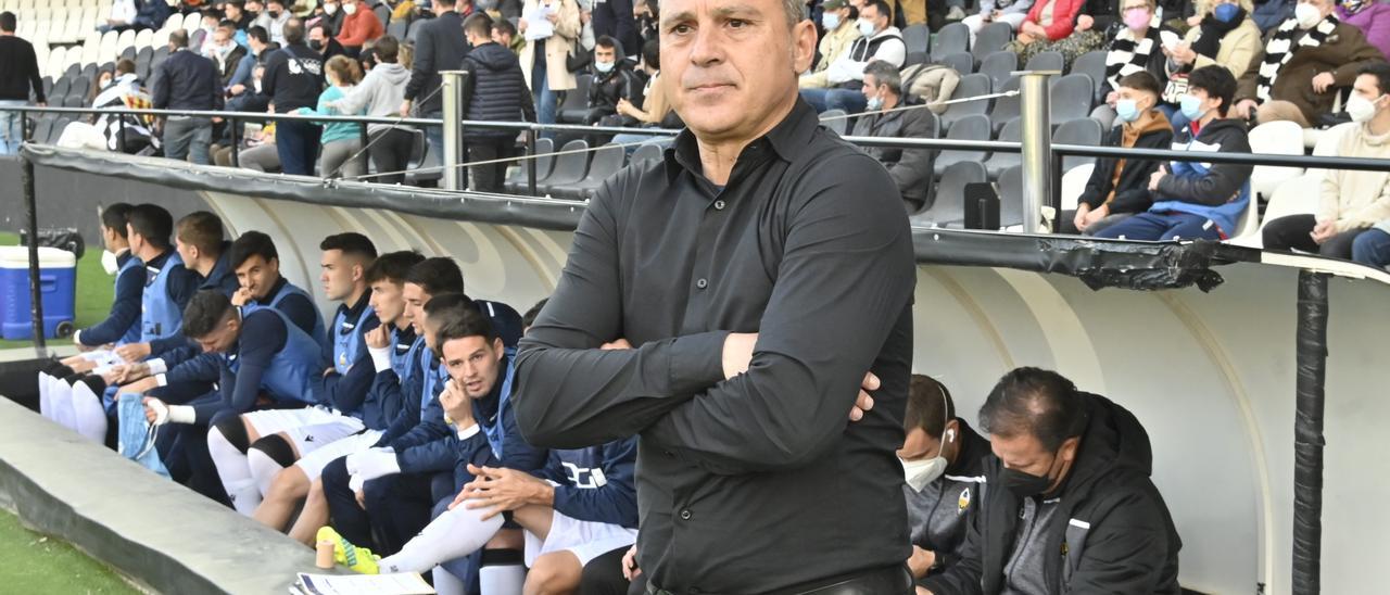 Sergi Escobar antes del inicio del partido ante el San Fernando.