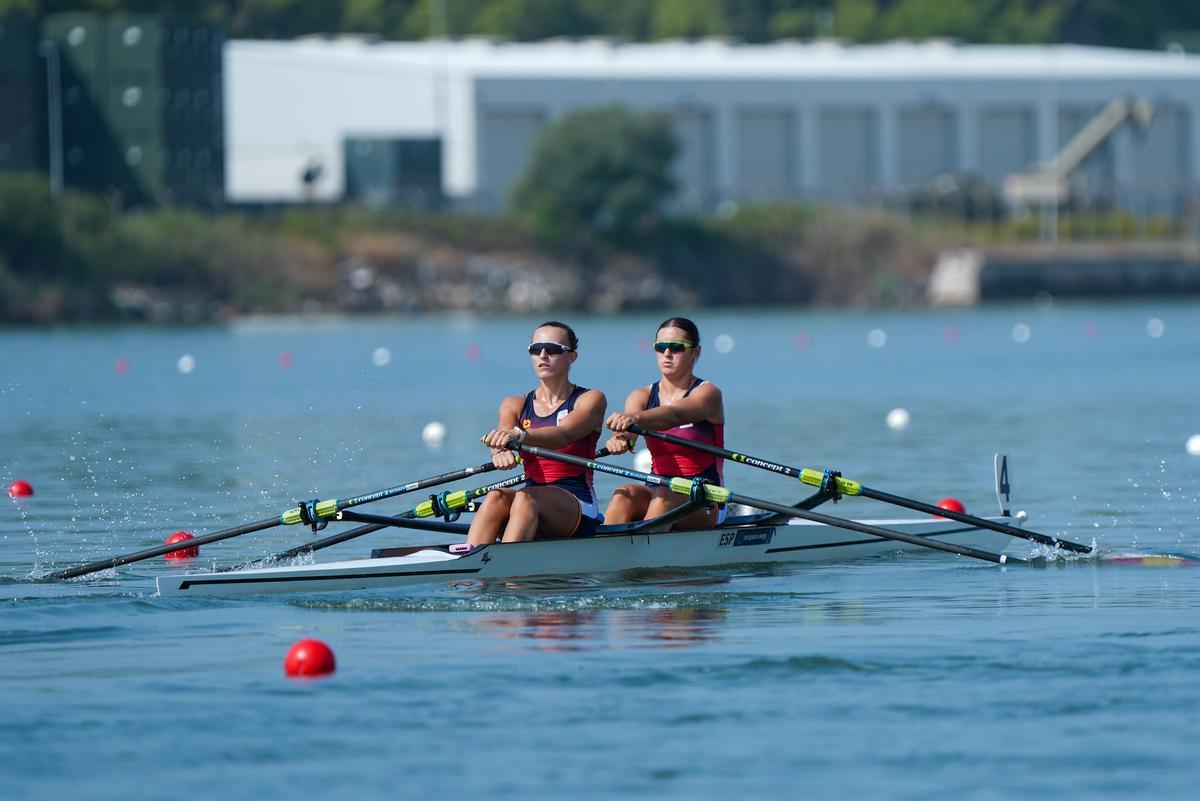 Aina Arteman y Lidia Florido rozan el podio en el cierre del remo en Taranto.