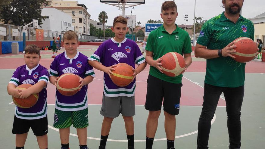 La familia Suárez, en Los Guindos con el padre de familia, Cristóbal, y sus cuatro hijos: Eloy, Unai, Nacho y Chris.