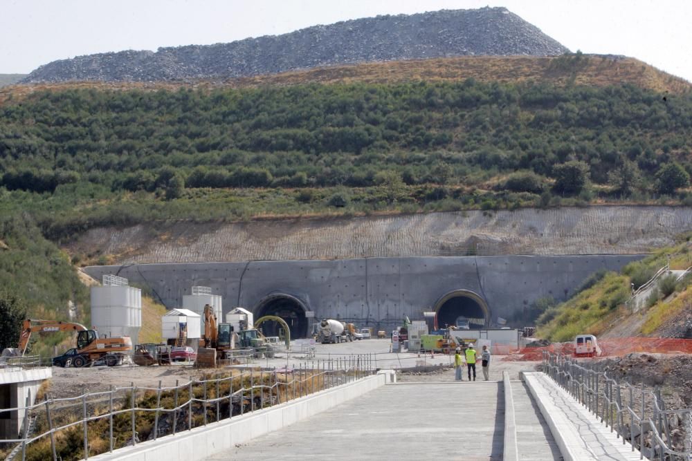 Visita a las entrañas del AVE en Galicia