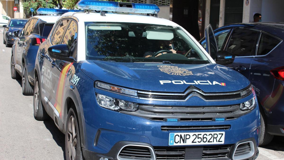 Vehículo de la Policía Nacional en València