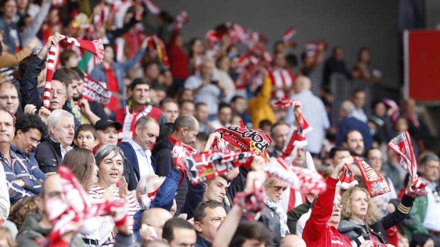 La afición del Sporting podrá viajar a Oviedo el día del derbi por su cuenta