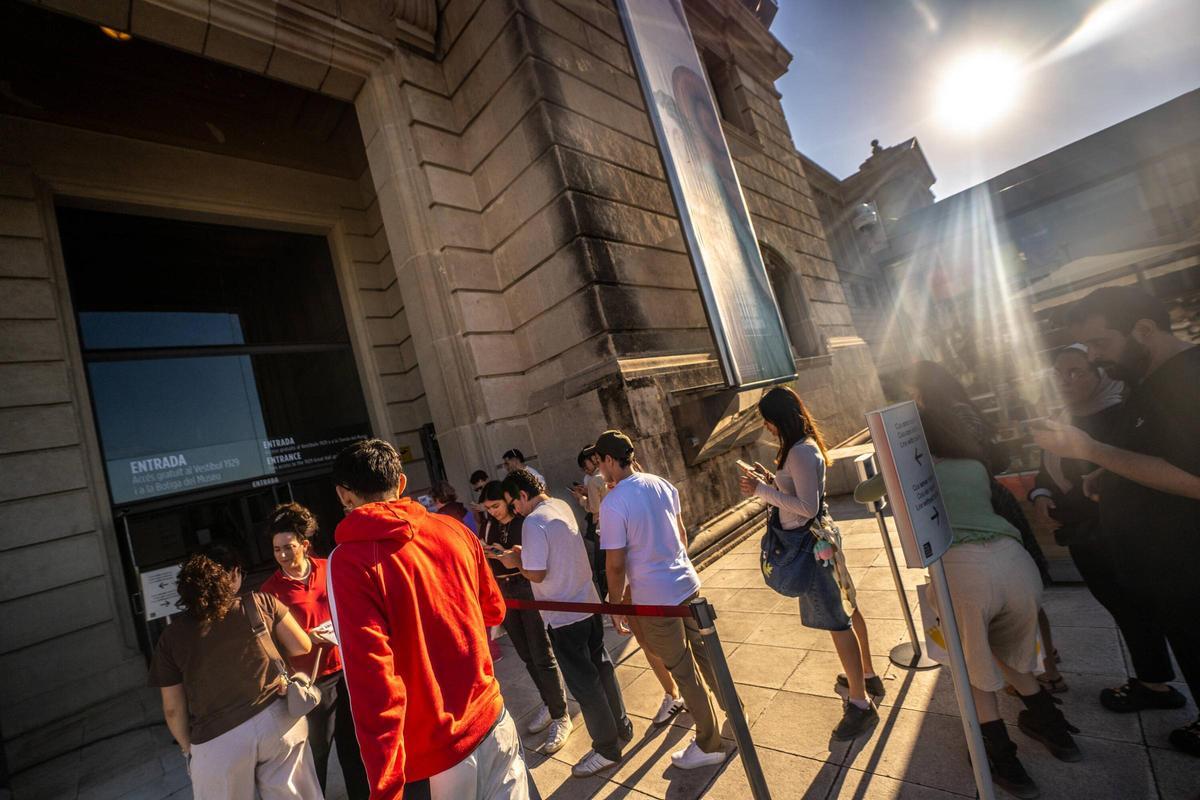 Colas en el museo MNAC
