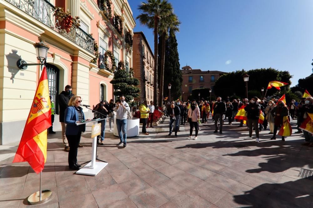 Más de un centenar de personas arropa a Vox en Murcia un acto en defensa de la Constitución