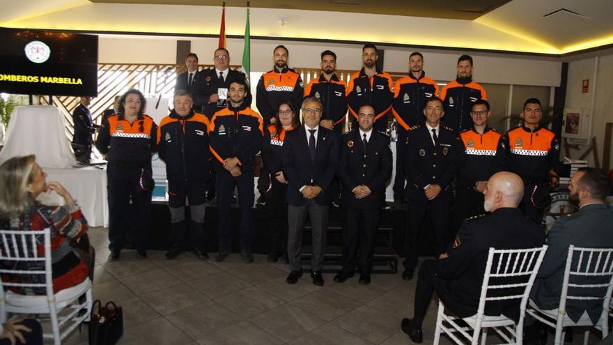 Marbella rinde homenaje a los bomberos y a los colectivos que colaboran con ellos