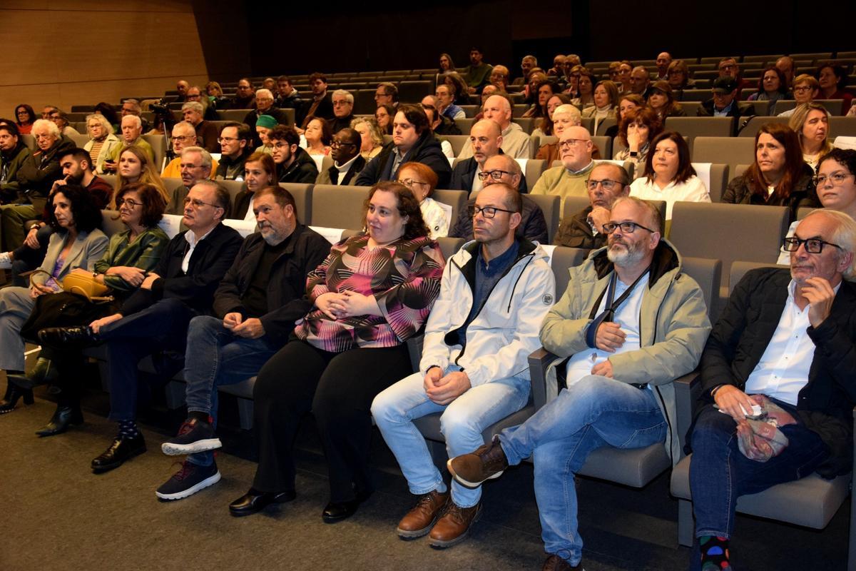 Parte dos asistentes ao acto celebrado na casa da cultura de Cee.