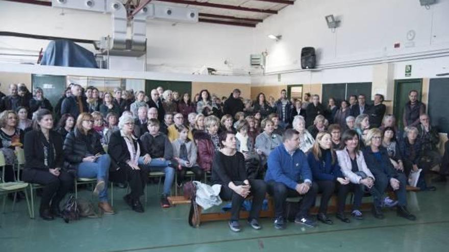 Aspecte del gimnàs de l&#039;institut Pius Font i Quer de Manresa en l&#039;homenatge a Marta Camprubí