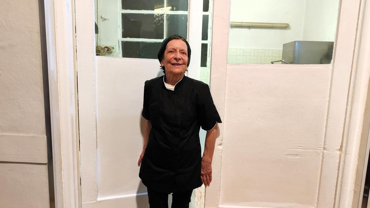 Gloria Rossi, en la puerta de la cocina de la 'trattoria' Terme.