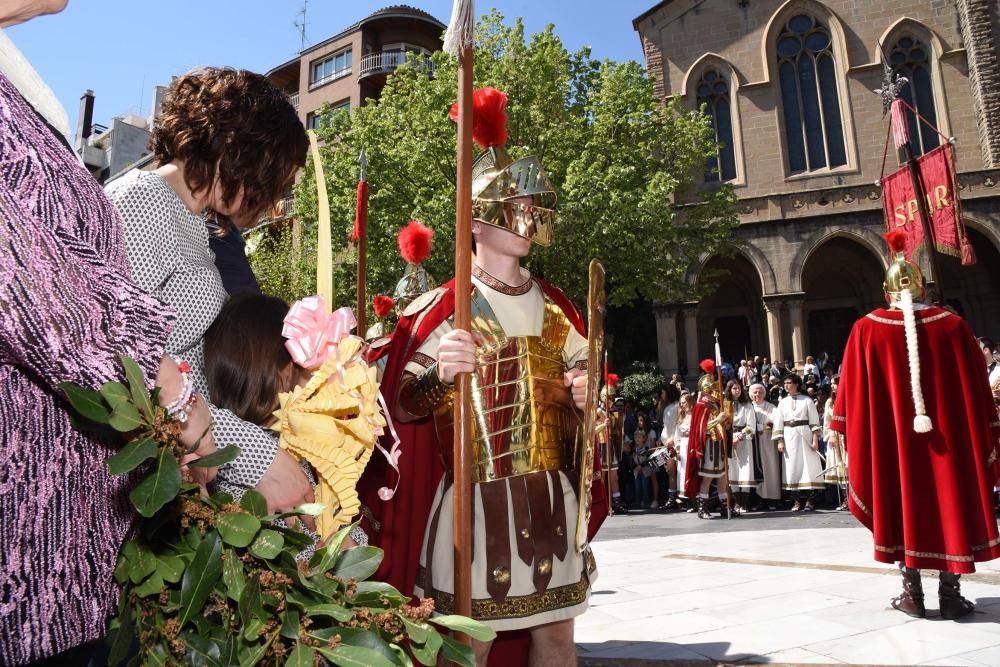 Benedicció de Rams davant l'església de Crist Rei de Manresa i desfilada dels Armats