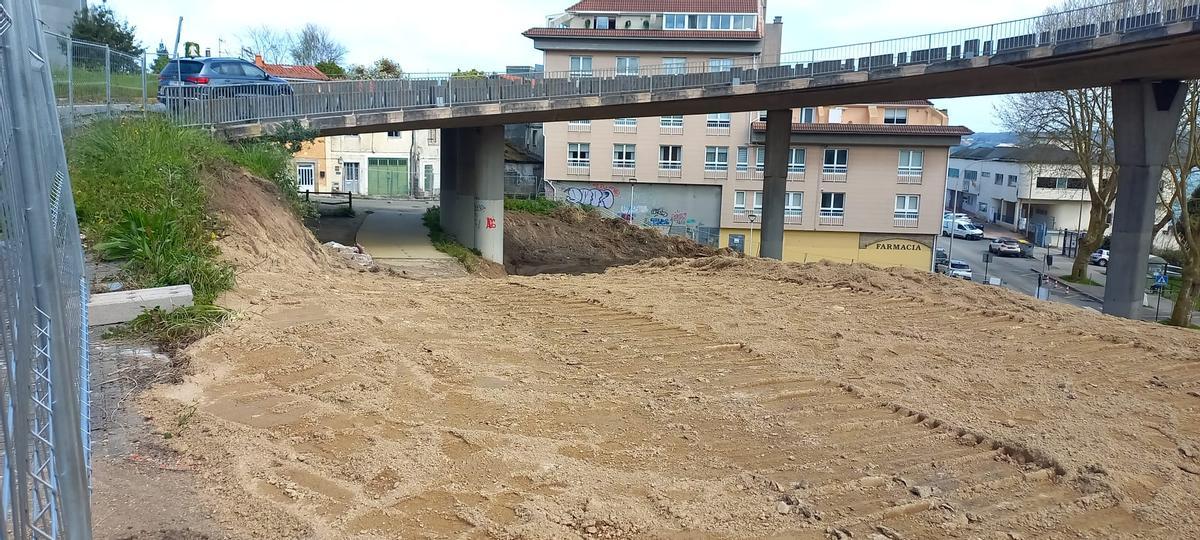 Obras de preparación del derribo del viaducto de A Pasaxe, en As Xubias.
