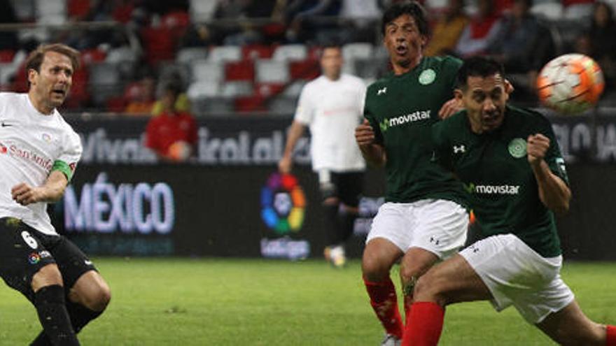 Espectacular golazo de Mendieta en México