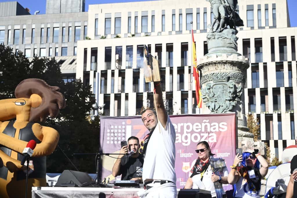 En imágenes | Primer día de las Fiestas del Pilar con las peñas y el pregón