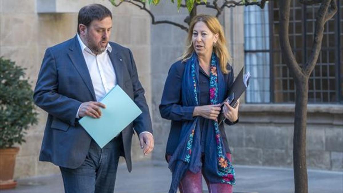 El vicepresidente Oriol Junqueras y la 'consellera' Neus Munté, en una imagen del pasado abril.
