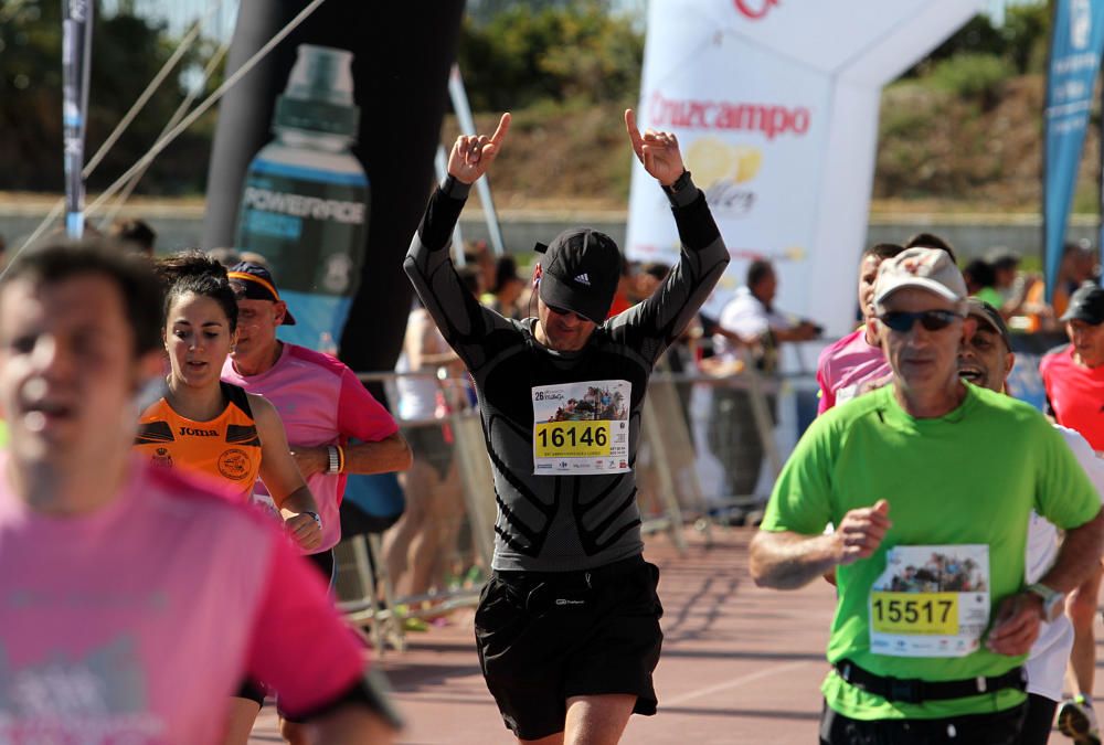 El Mouaziz, del Club Nerja de Atletismo ha vuelto a imponerse en la prueba, que ha alcanzado una participación récord con 7.500 corredores