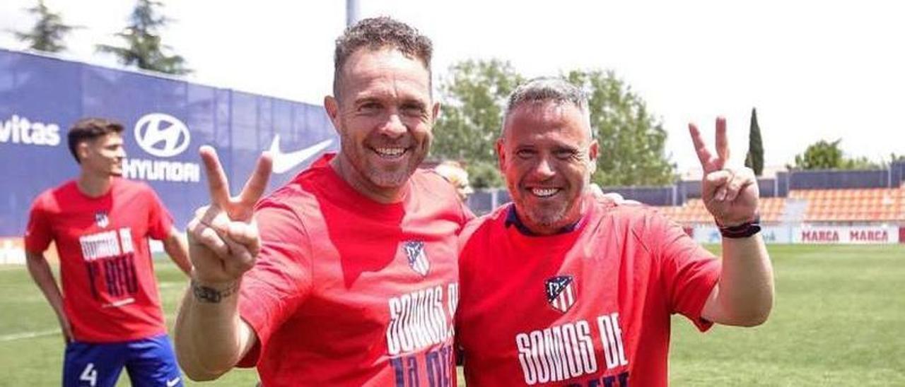 Luis García Tevenet y Javier Pineda celebran el ascenso a Primera Federación.