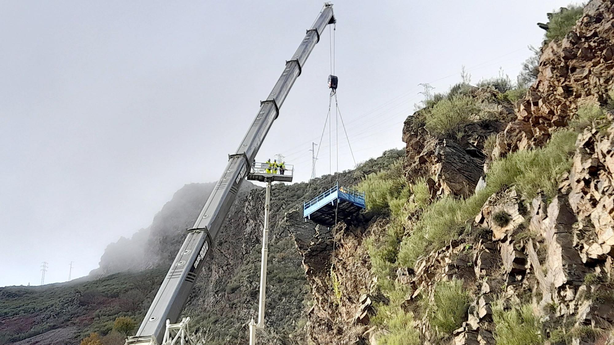 Operación de limpieza de rocas en la AS-15, en Pilotuerto