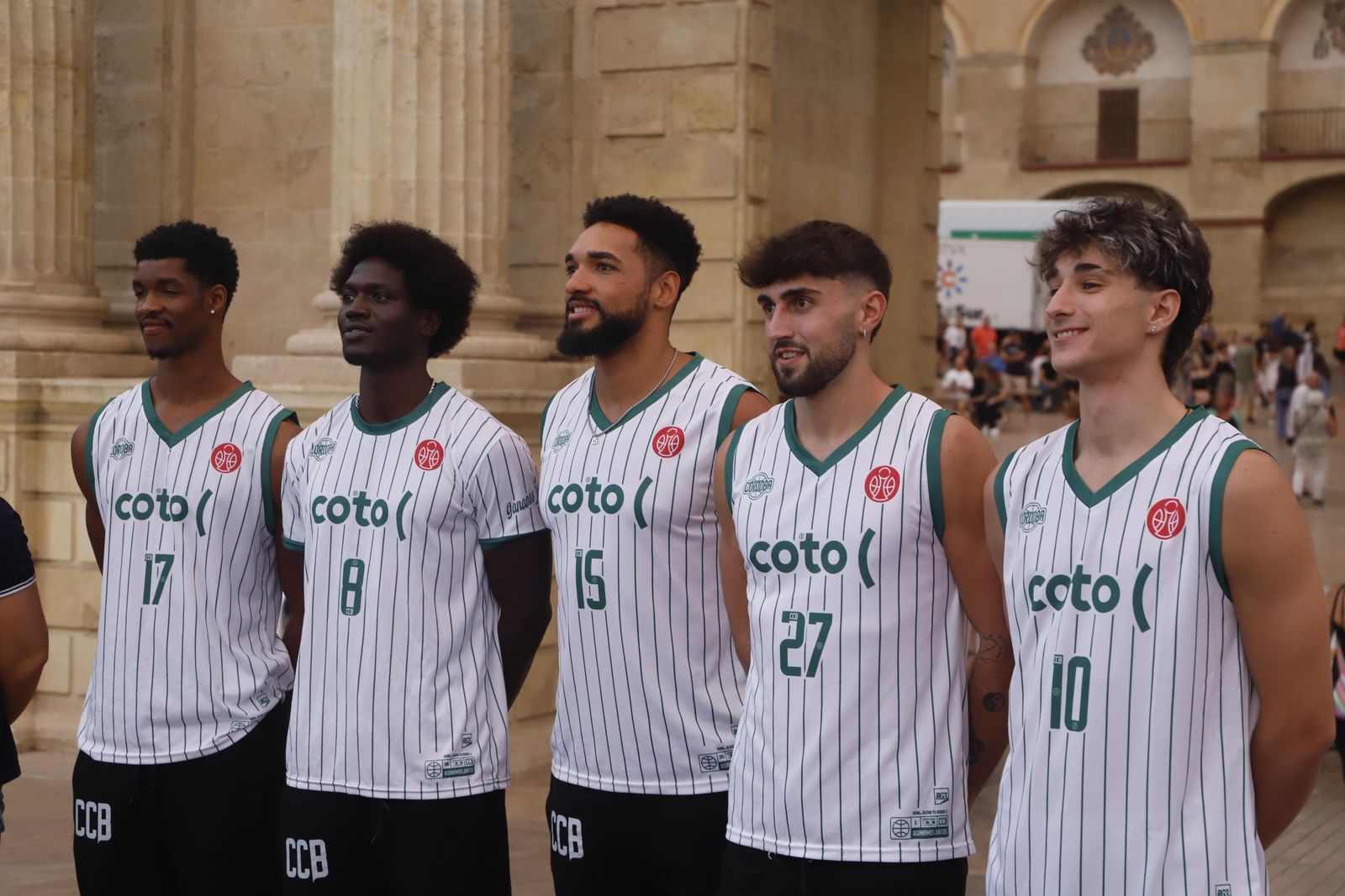 La puesta de largo de los equipos del Coto Córdoba de Baloncesto en imágenes
