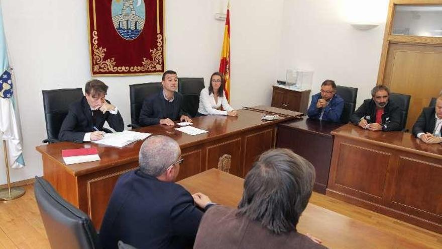 Ignacio Gómez, presidiendo un pleno en Ribadavia. // I. Osorio