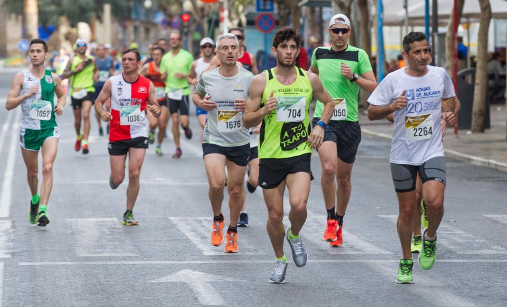 Hamid se adjudica el Medio Maratón de Alicante.